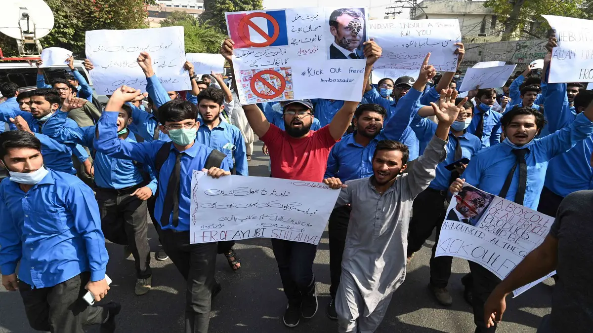 وسائل إعلام باكستانية: إسلام آباد تعتزم طرد سفير فرنسا بعد اتفاق مع المتظاهرين