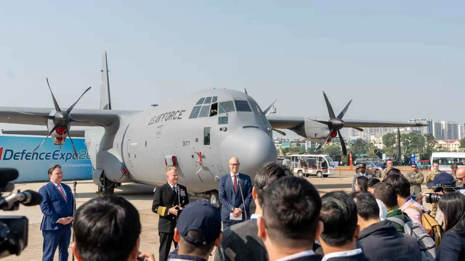 أجلت صفقات أسلحة أمريكية.. فيتنام "تتلاعب" بالميزان العسكري بين موسكو وواشنطن