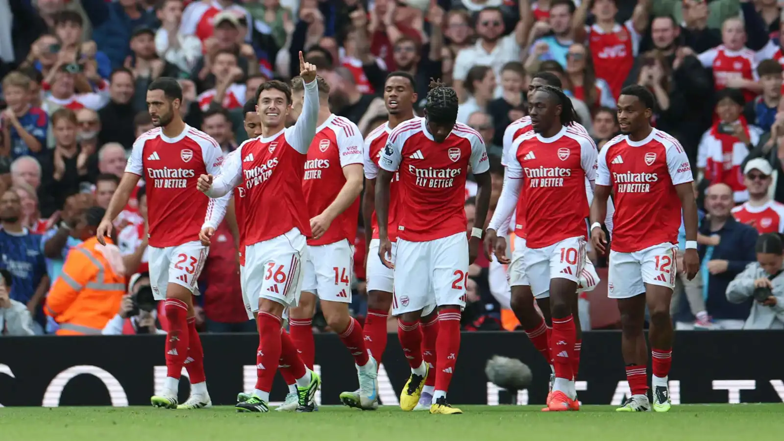 آرسنال يكتسح نوتنغهام بثلاثية ويصعد مؤقتا لصدارة الدوري الإنجليزي (فيديو)