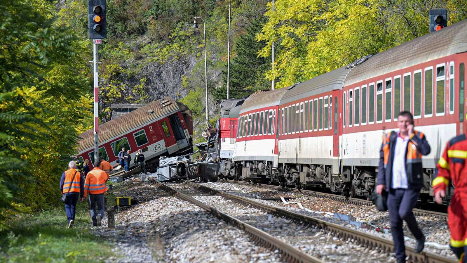 إصابة العشرات باصطدام قطارين في سلوفاكيا