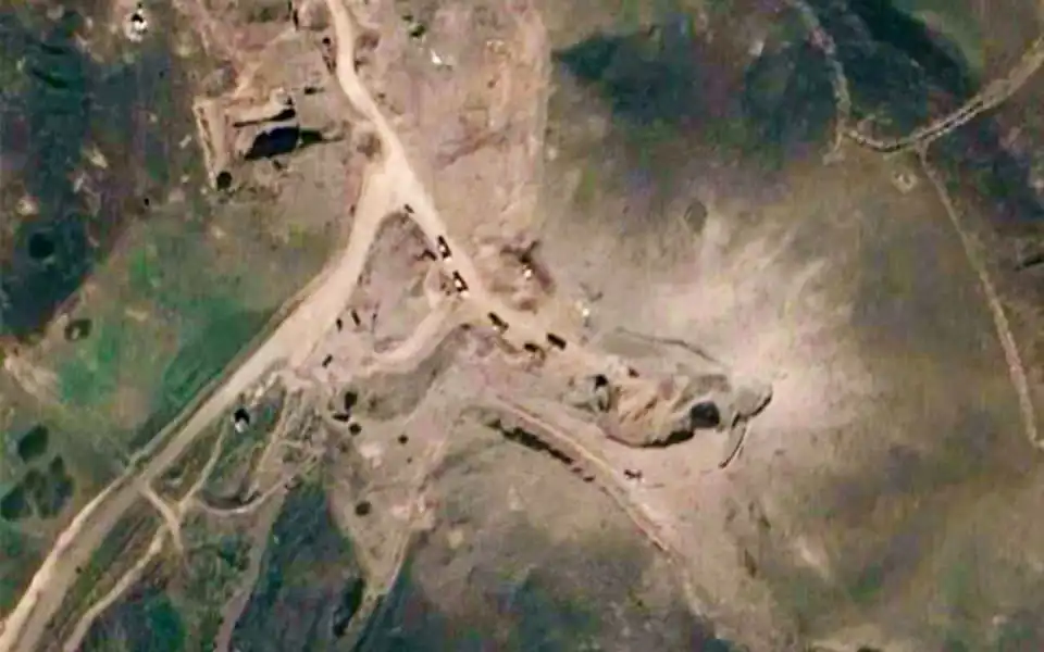 جهود إيرانية جارية في قاعدة صواريخ في تبريز في 10 أبريل