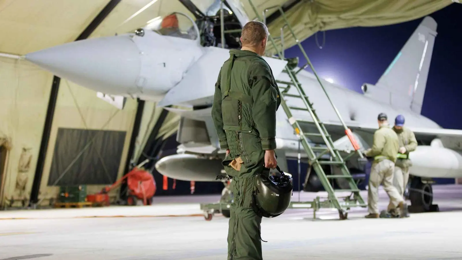 بريطانيا تبدأ بنشر مقاتلاتها في الشرق الأوسط.. ماذا يعني ذلك؟