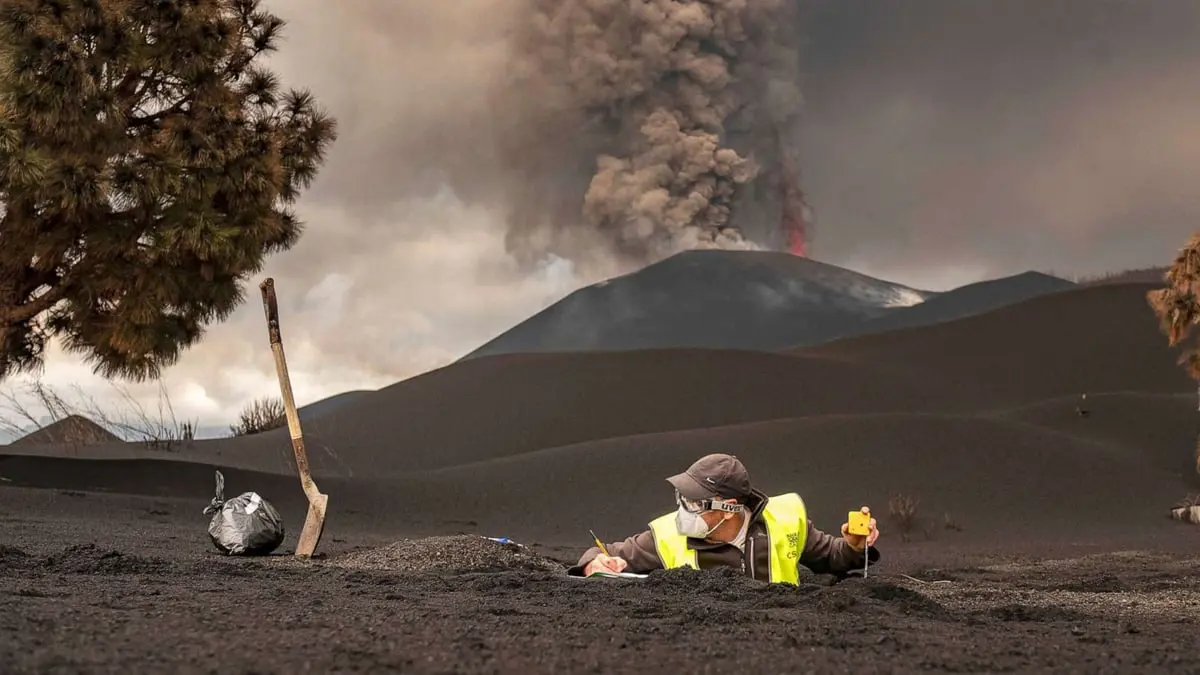 ثوران بركان سيميرو في إندونيسيا