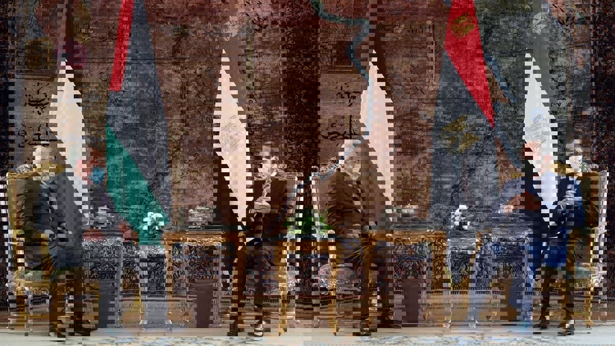 السيسي لعباس: القضية الفلسطينية ستظل لها الأولوية في السياسة المصرية