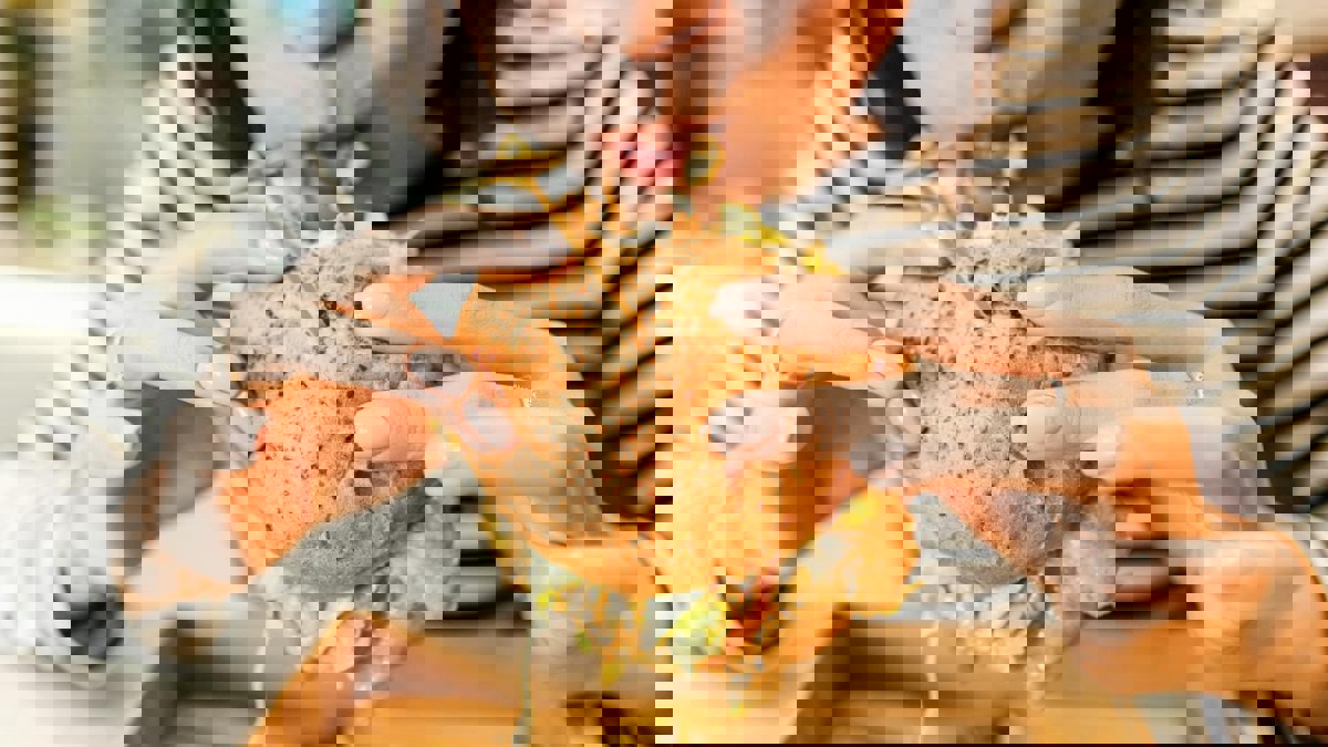 لهذه الأسباب.. احذر من تناول الطعام بشكل سريع