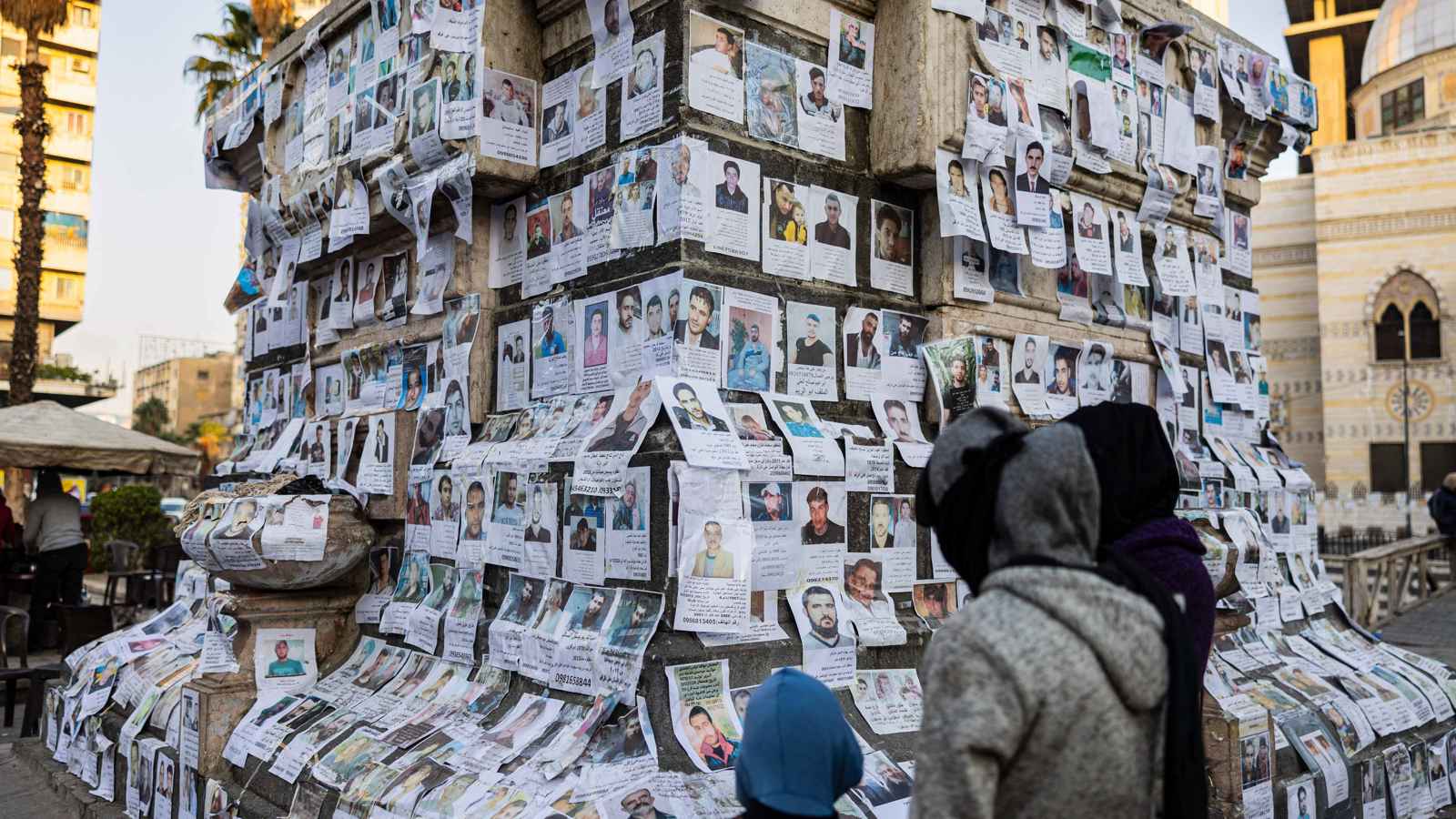 "وول ستريت جورنال": مصير مجهول لعشرات الآلاف من السوريين في عهد الأسد