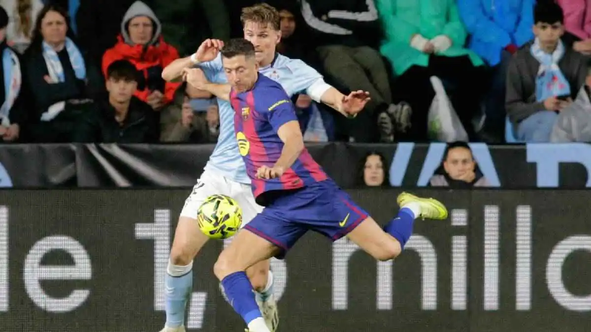 ليفاندوفسكي يقود برشلونة لفوز مثير على سيلتا فيغو بالدوري الإسباني (فيديو)