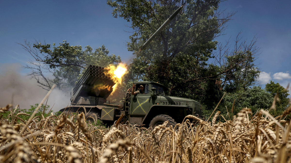 روسيا تقصف خيرسون الأوكرانية وتقارير عن ضحايا وأضرار

