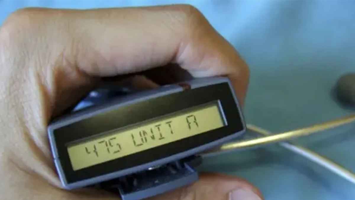 بعد مئات الإصابات في لبنان.. كيف تعمل أجهزة "البيجر"؟