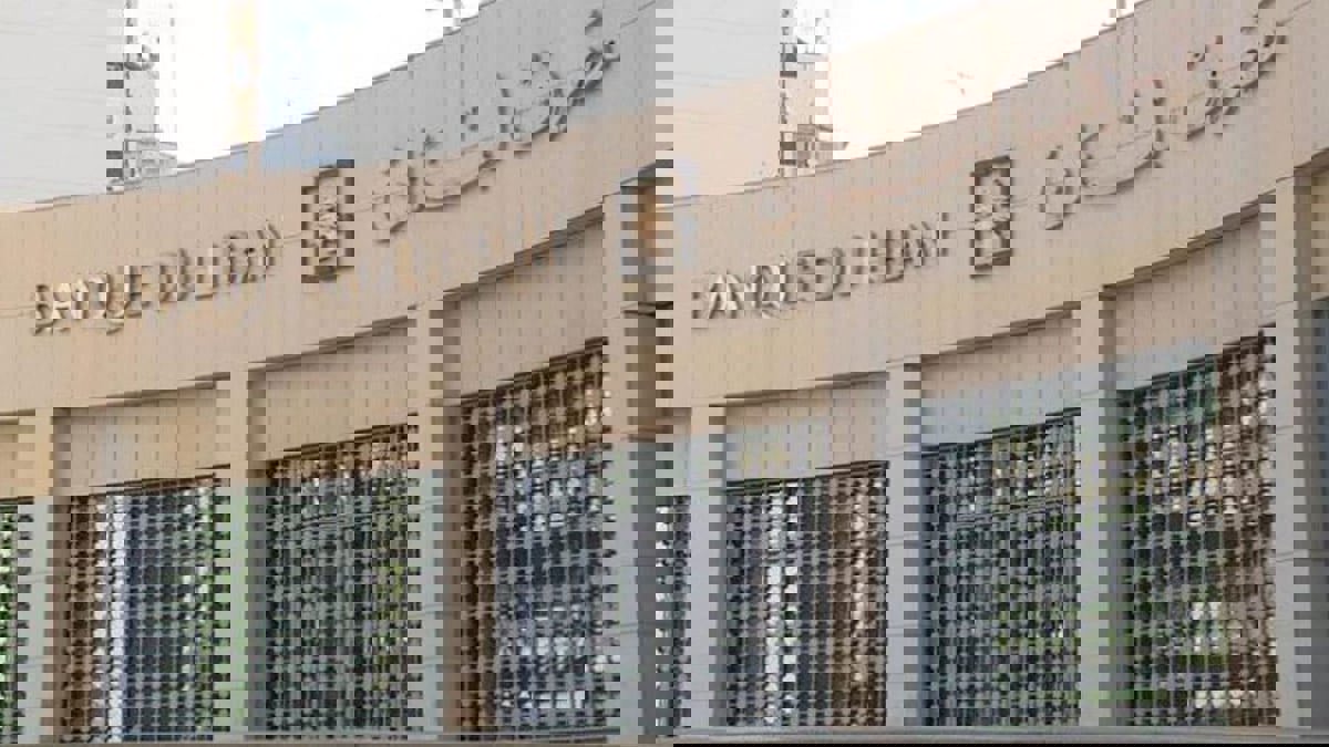 حاكم مصرف لبنان: احتياطي النقد الأجنبي انخفض 2.2 مليار دولار في 2022