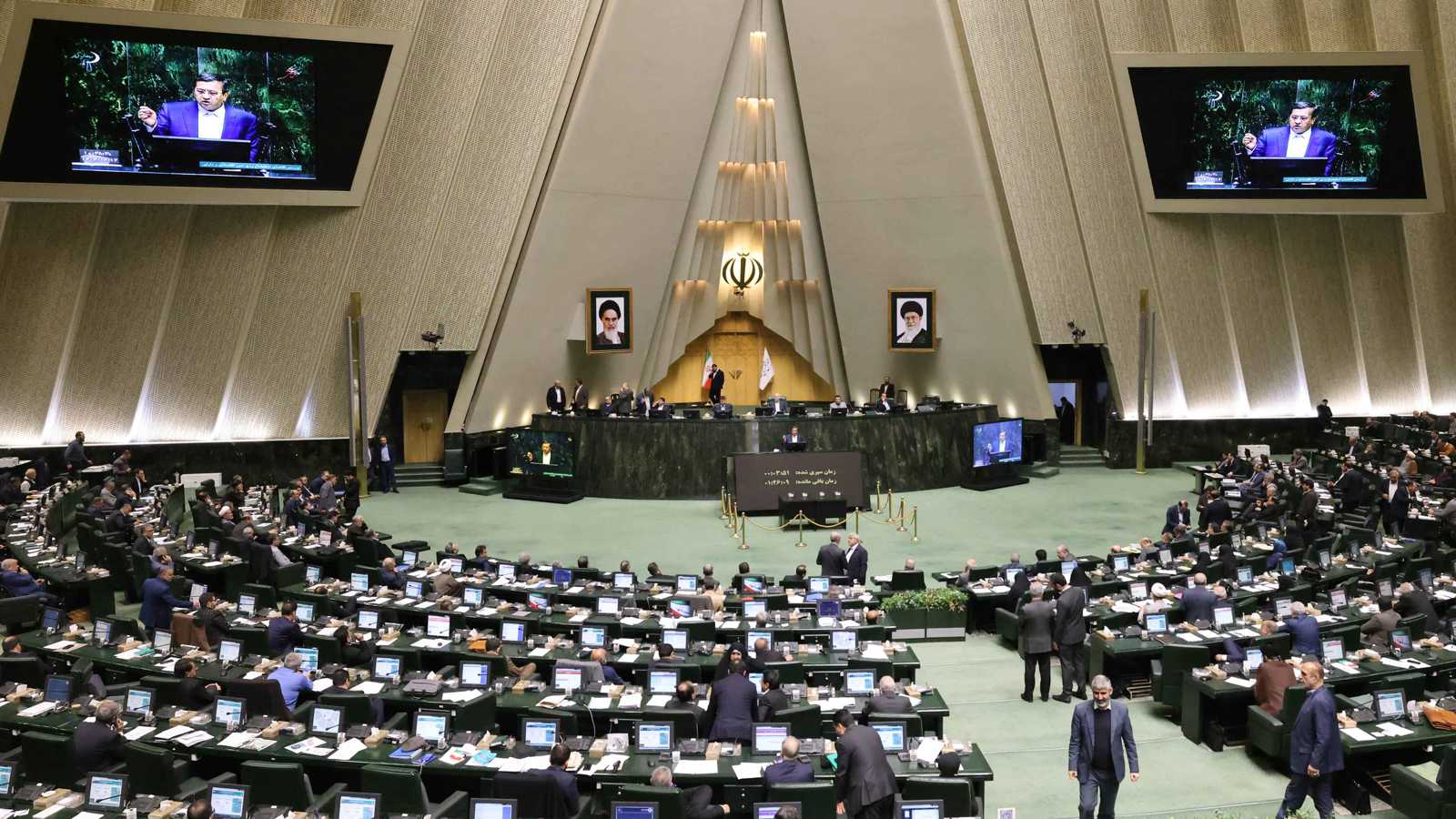 إيران تبدأ أولى خطوات الانسحاب من معاهدة حظر الانتشار النووي