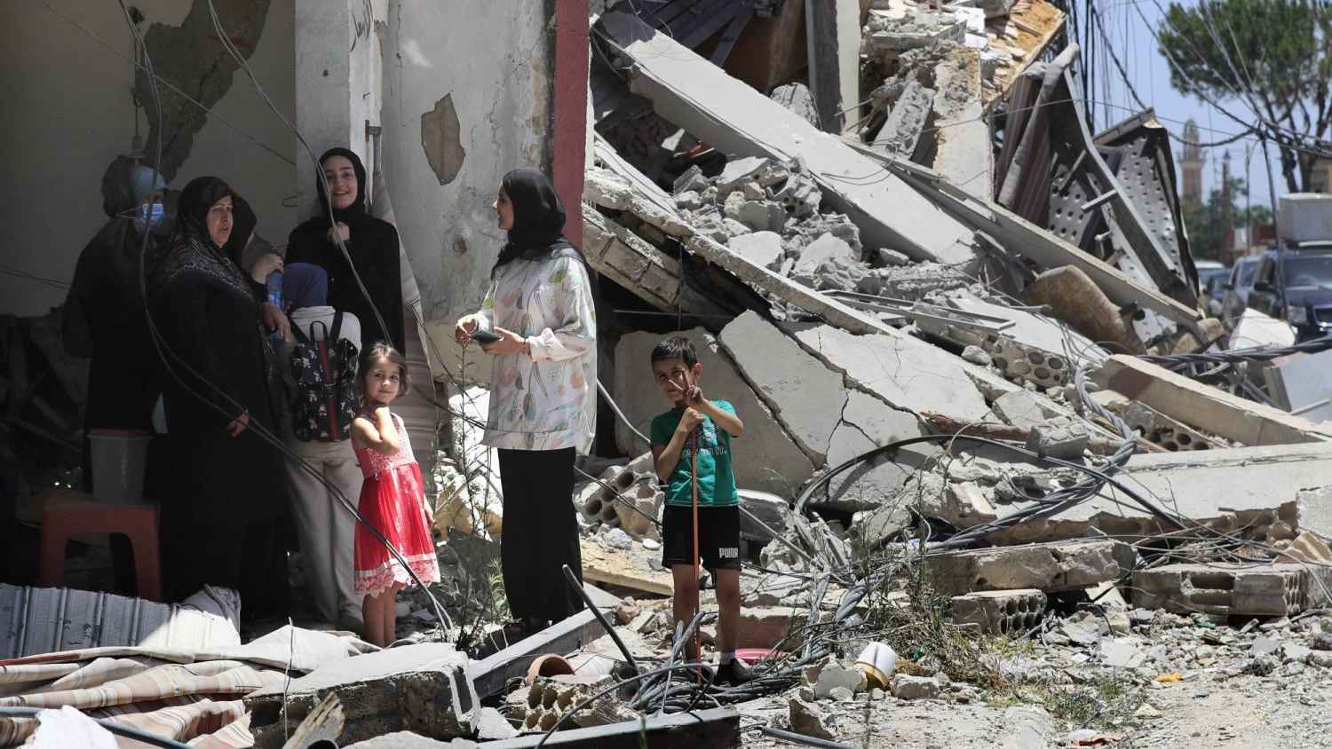 "بدل إيواء".. حزب الله يصرف 14 ألف دولار لـ "أشرف الناس"