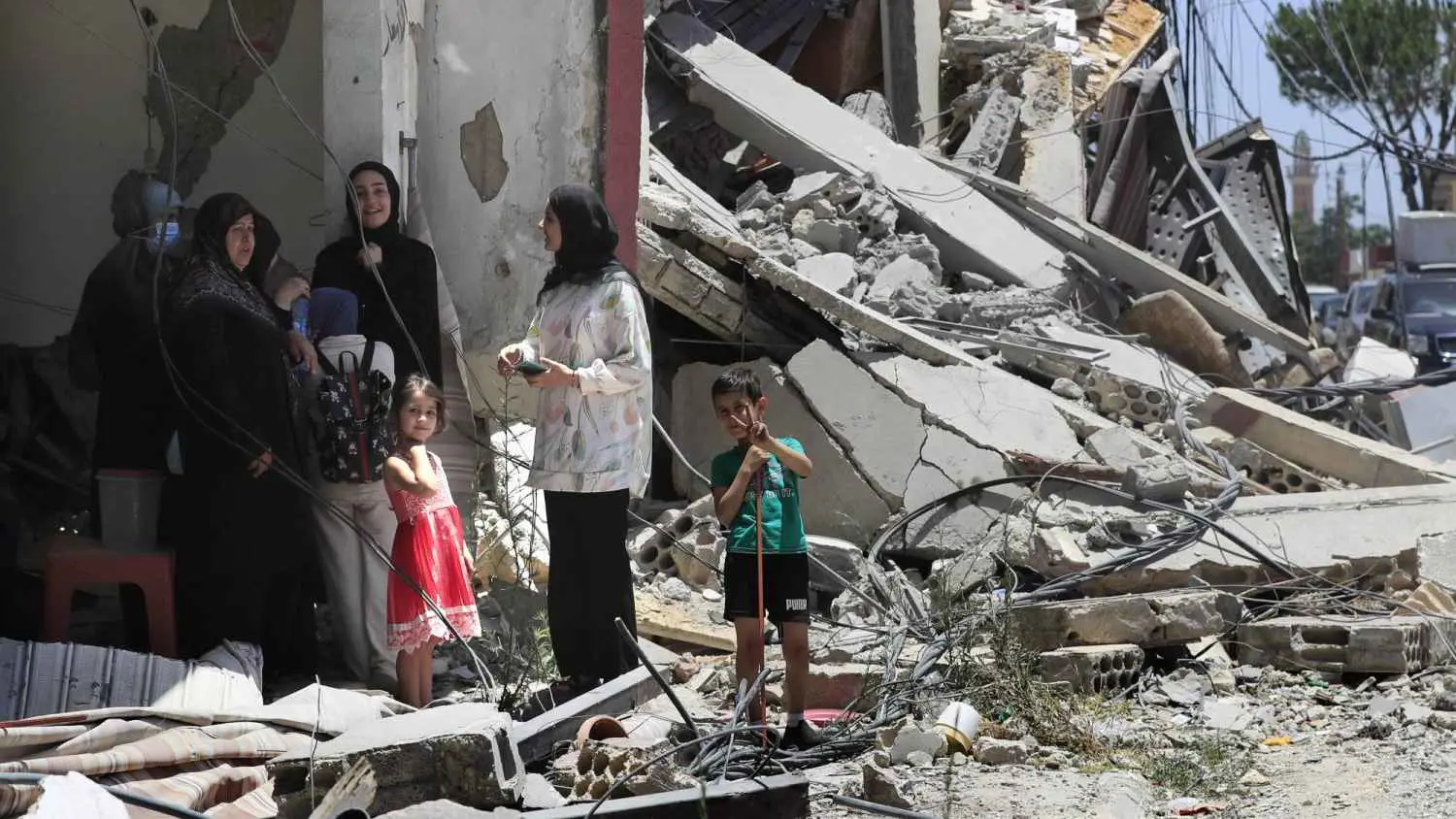 "بدل إيواء".. حزب الله يصرف 14 ألف دولار لـ "أشرف الناس"