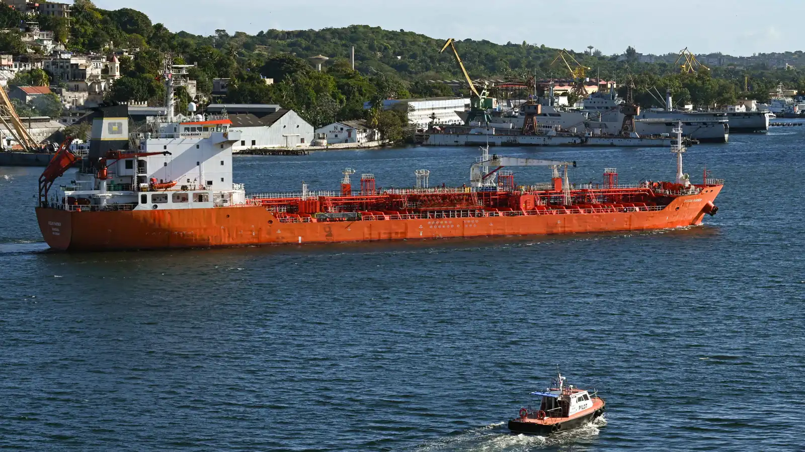 روسيا تناقش مساعدة كوبا وسط تقارير عن إرسال شحنة نفط