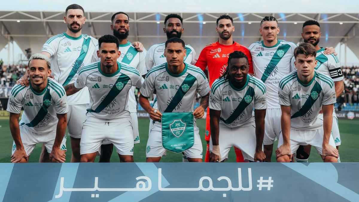 3 نجوم يفجرون غضب جماهير الأهلي بعد السقوط أمام الفتح 
