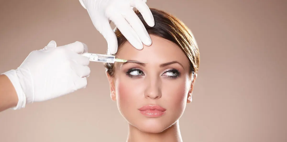 بالفيديو والصور.. "مدمنة" الجراحات التجميلية تدافع عن خضوعها لـ200 عملية