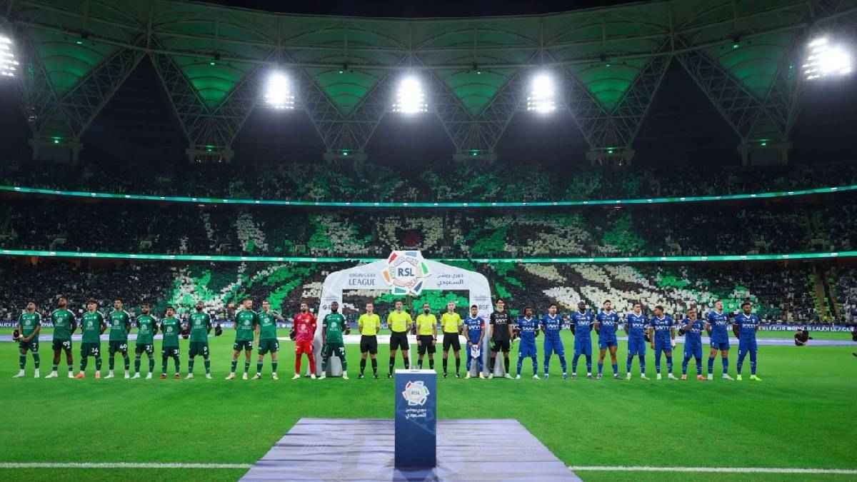 كلاسيكو حاسم.. الموعد والقنوات الناقلة لمباراة الهلال والأهلي
