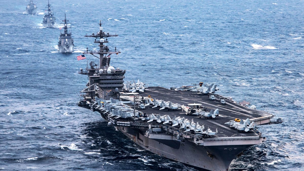 أمريكا ترسل حاملة طائرات وقاذفات إلى الشرق الأوسط في تحذير لإيران