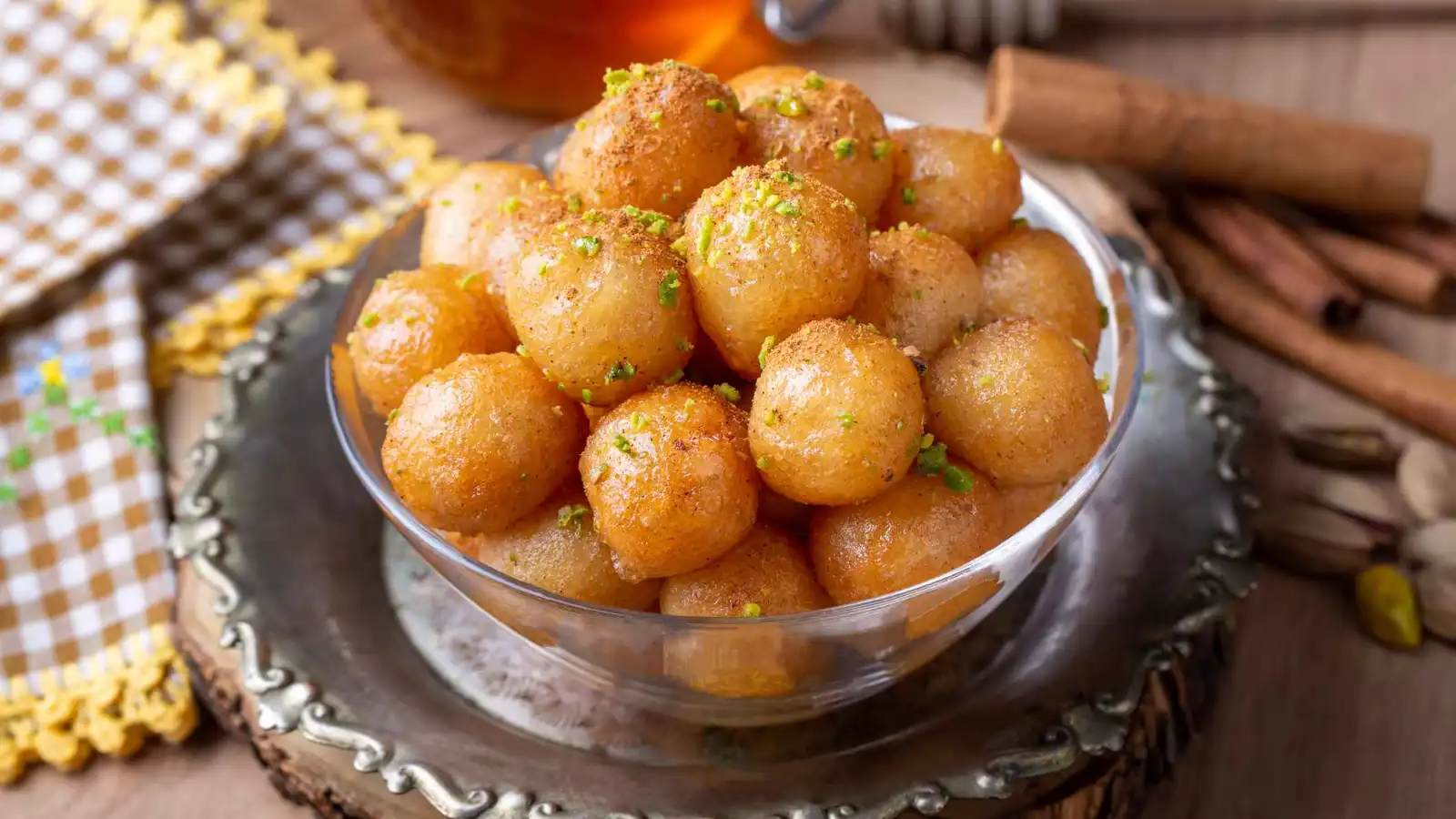 من الخليج إلى الشام.. اللقيمات تُسيطر على موائد رمضان