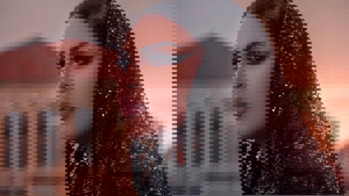 شاهد ما قالته أحلام من أمام الكعبة (فيديو)