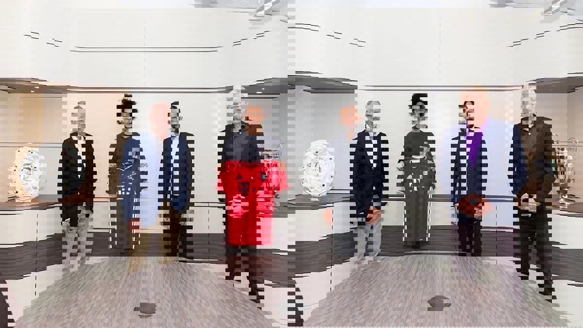 بايرن ميونخ يعتذر لمانشستر سيتي