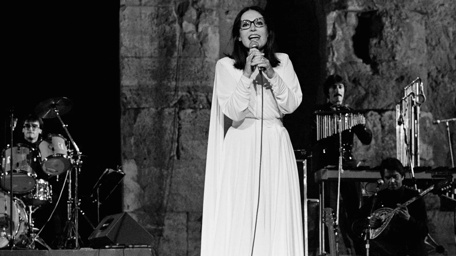 قبل أيام من عيدها الـ90.. مغنية يونانية شهيرة تقرر اعتزال المسرح