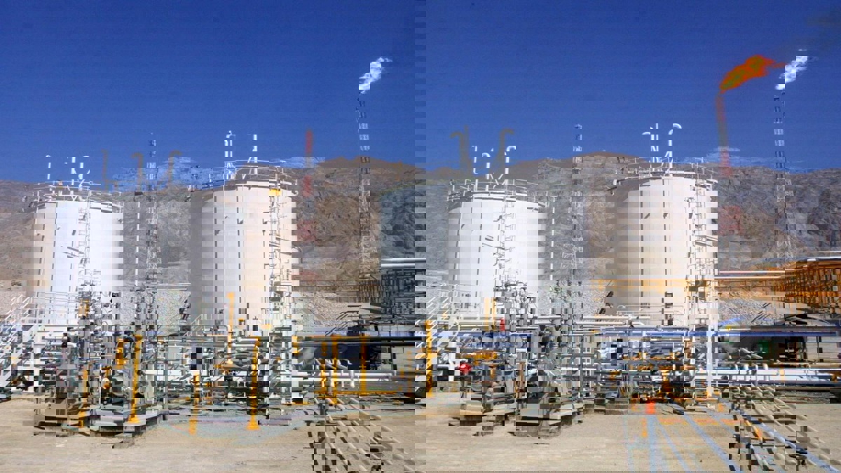 السعودية تتصدر موردي النفط الخام للصين في نوفمبر