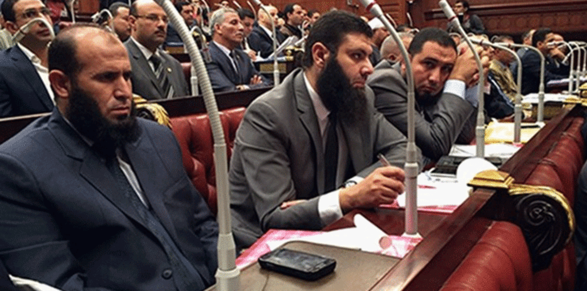 سلفيو مصر.. صراع وانقسام بين مواءمة النظام ودعم الإخوان