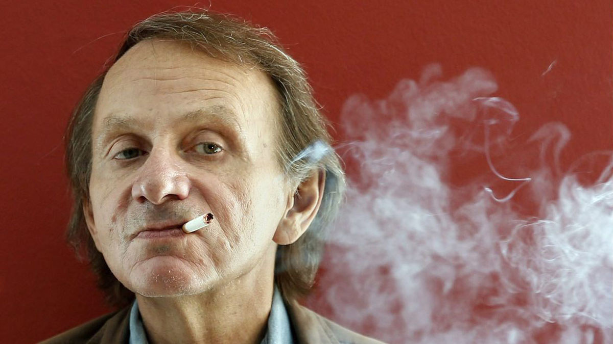 ماكرون يمنح وسام الشرف لكاتب معروف بعدائه للمسلمين