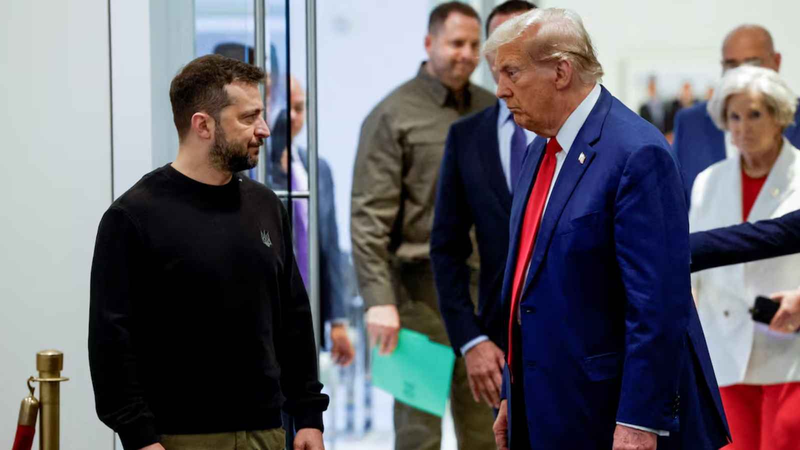 رغم الانتقادات وتباعد المواقف.. زيلينسكي يسعى لكسب تأييد ترامب