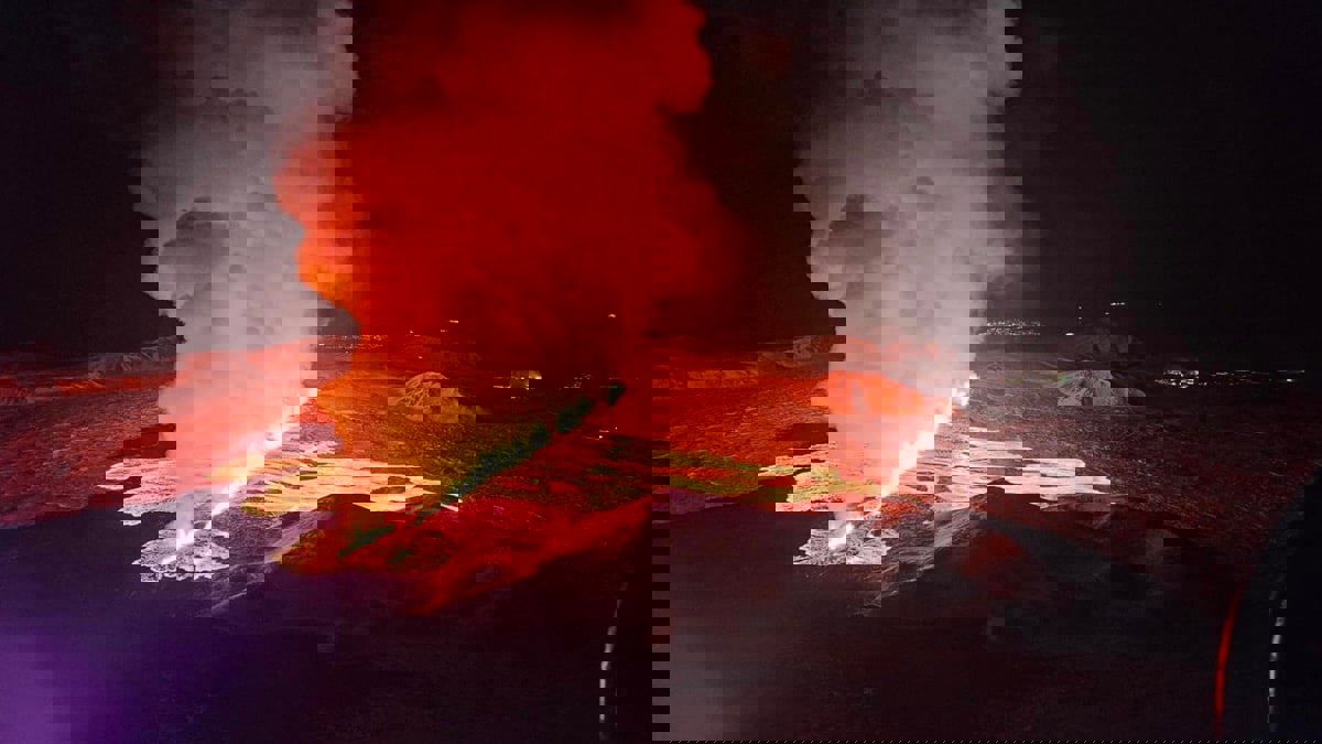 ثوران بركاني للمرة الثالثة خلال شهرين في شبه جزيرة بأيسلندا (فيديو)