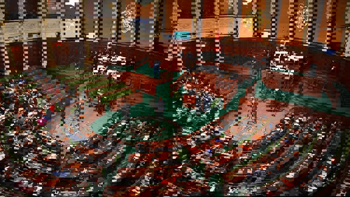 الحكومة التونسية تسحب مشروع موازنة تكميلية بعجز قياسي