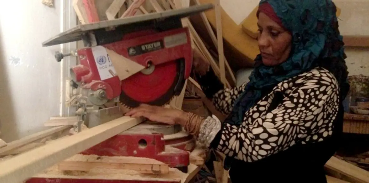 نساء غزة يتعلمن النجارة ويصنعن ألعابًا للأطفال