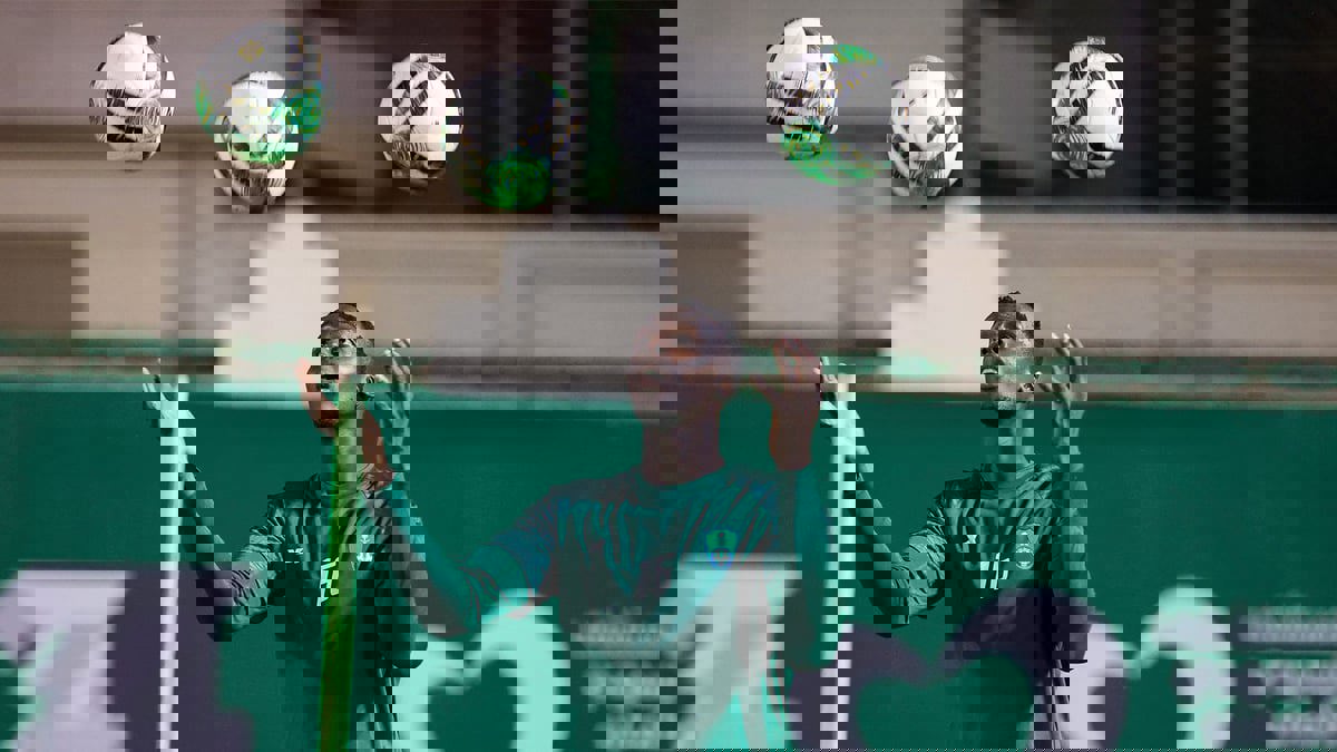 تصد رائع من إدوارد ميندي يثير إعجاب جماهير الأهلي السعودي (فيديو)