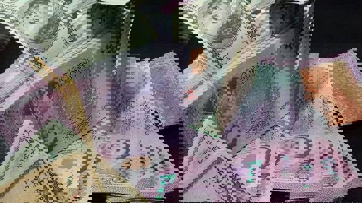 الليرة السورية تسجل تدهورًا قياسيًا في السوق السوداء