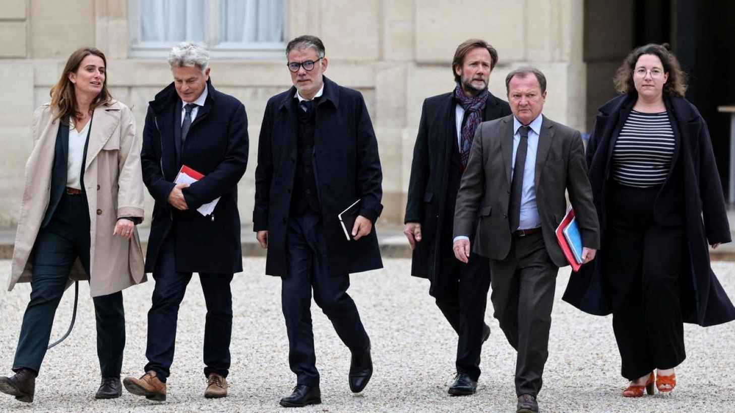 اليسار الفرنسي يستقوي بنفوذه لتعطيل حكومة ليكورنو "الثانية"