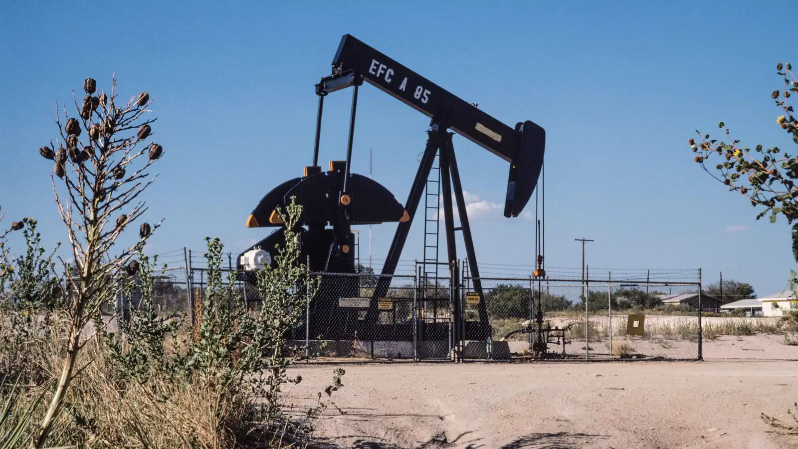 انخفاض أسعار النفط لا يعكس تحسناً في أساسيات السوق