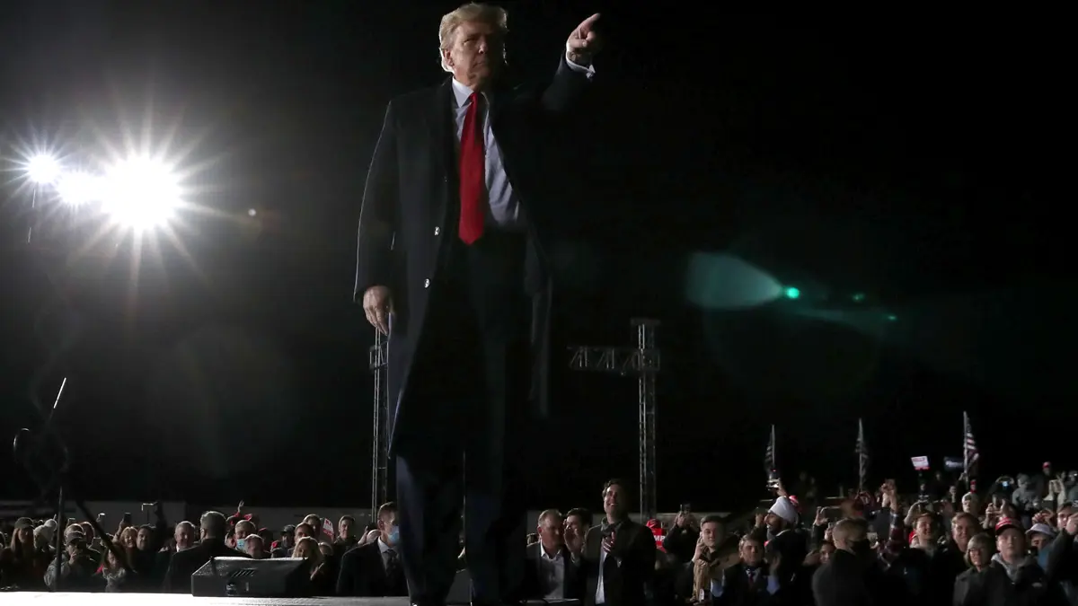 بالتزامن مع جلسة المصادقة على فوز بايدن.. ترامب يلقي خطابا أمام أنصاره المحتجين