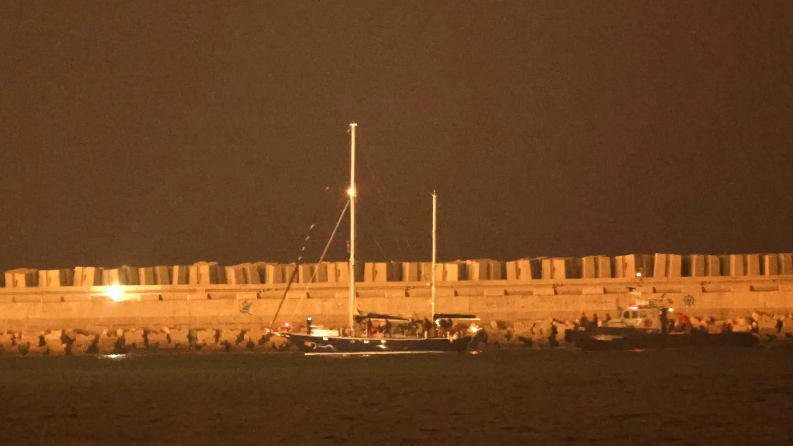 كيف سيطرت إسرائيل على سفينة "مادلين" وطاقمها؟