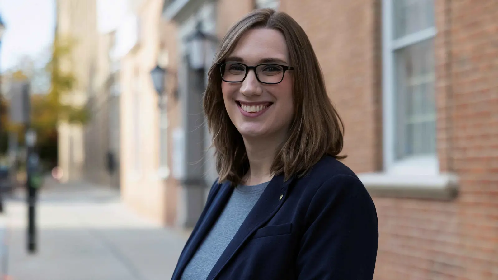 سارة ماكبرايد.. أول متحولة جنسيا في الكونغرس الأمريكي