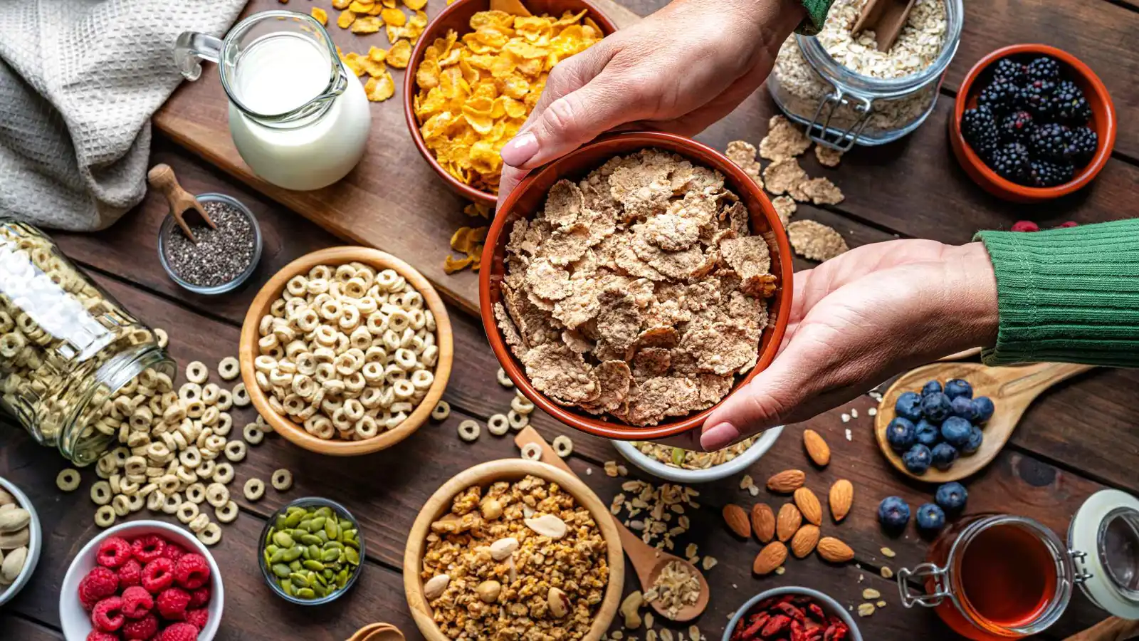 6 أخطاء كارثية عند تناول الألياف تدمر صحة أمعائك.. هل ترتكبها؟