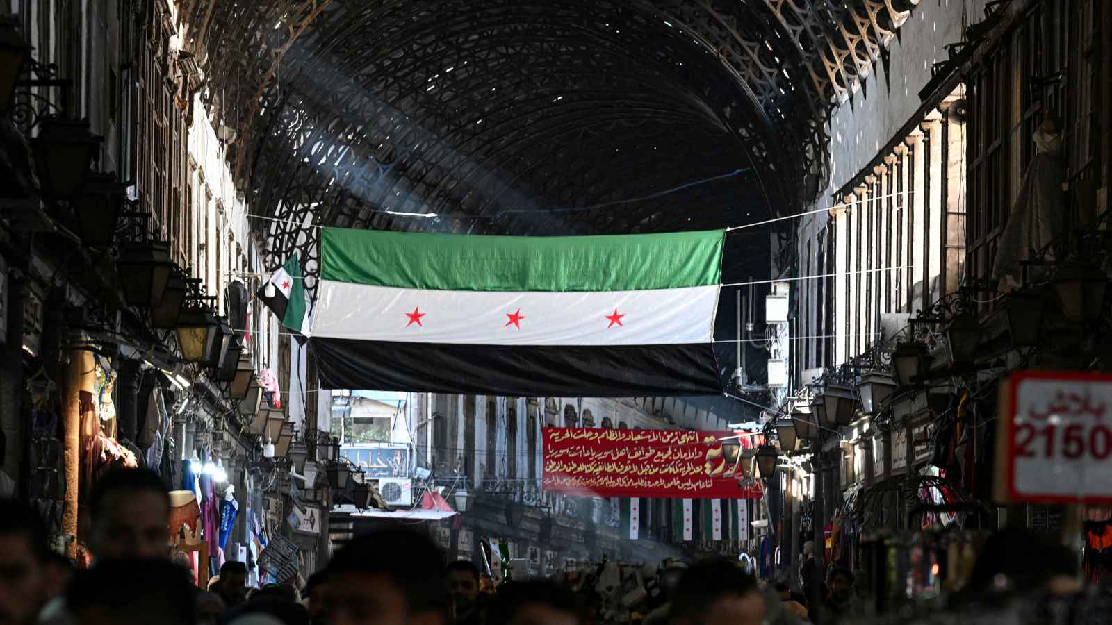 بين الوعد والتطبيق.. ما تعقيدات رفع العقوبات الأمريكية عن سوريا؟