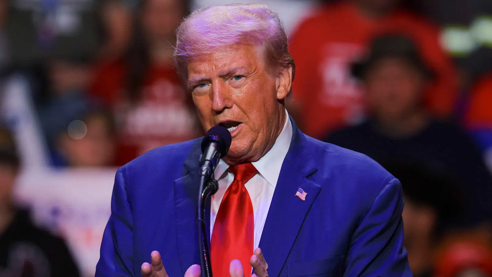 سابقة منذ القرن الـ19.. هكذا "تسلل" ترامب إلى السود واللاتينيين