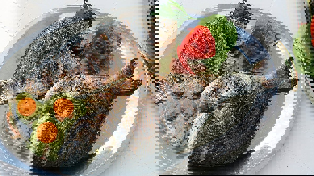 دراسة: إرشادات جديدة حول تناول الأسماك أثناء الحمل