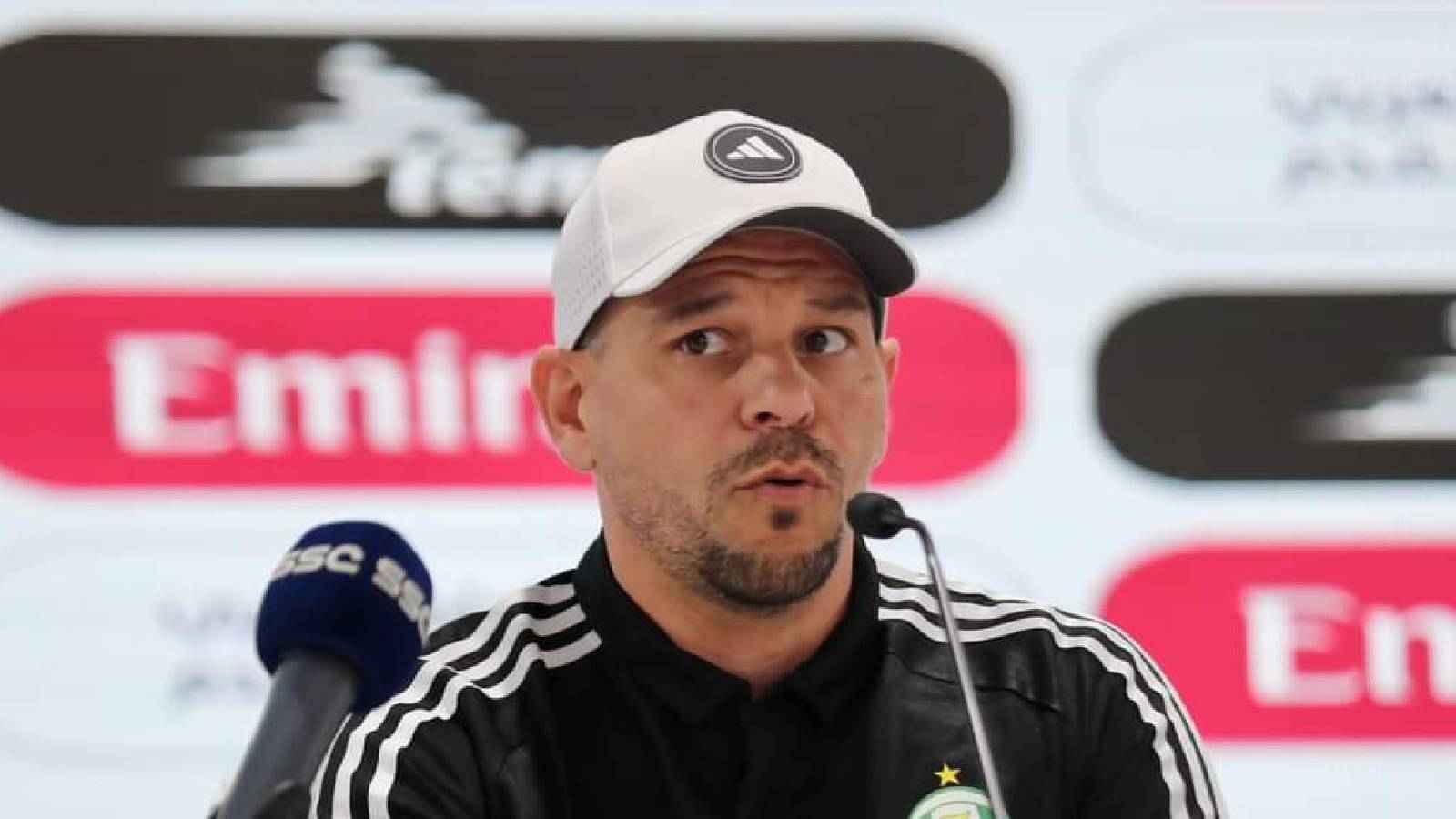 لمعرفة النتيجة.. والدة مدرب تونسي تتصل به في أثناء المؤتمر الصحفي (فيديو)