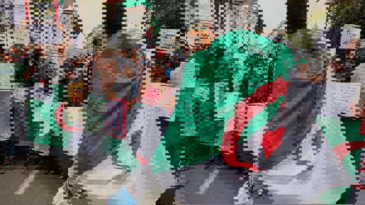 الجزائر.. حظر حزب العمال الاشتراكي يعرقل مبادرة "لم الشمل"