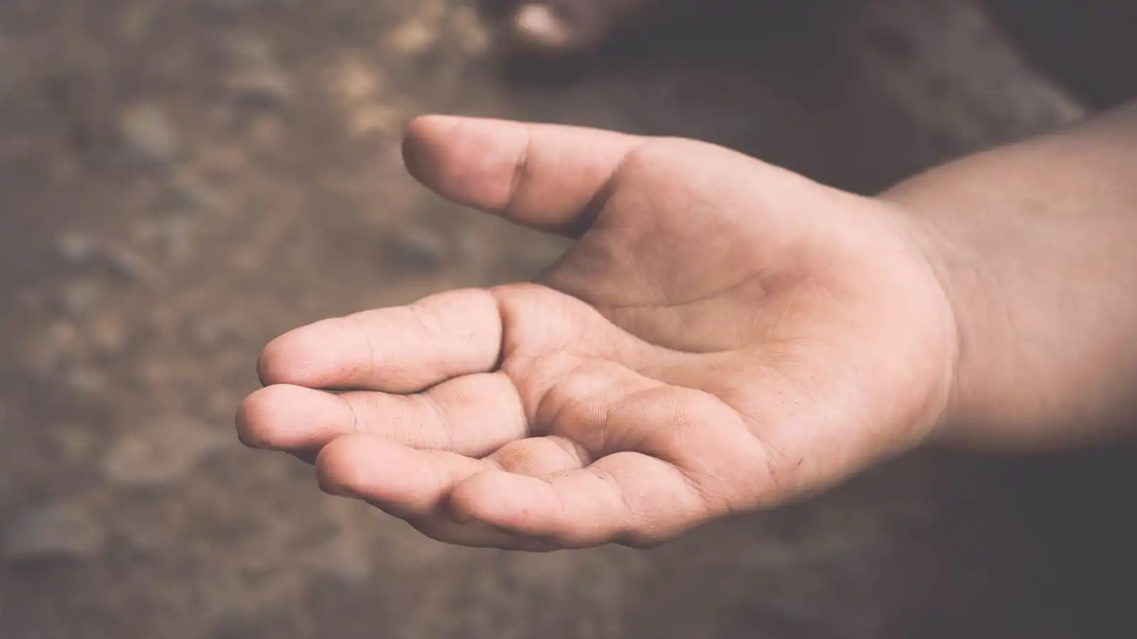 "ثقب أسود".. كشف تفاصيل استغلال أطفال مصريين في التسول