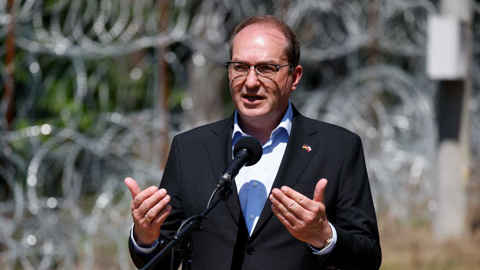 الداخلية الألمانية تعتزم زيادة وتيرة عمليات الترحيل إلى أفغانستان