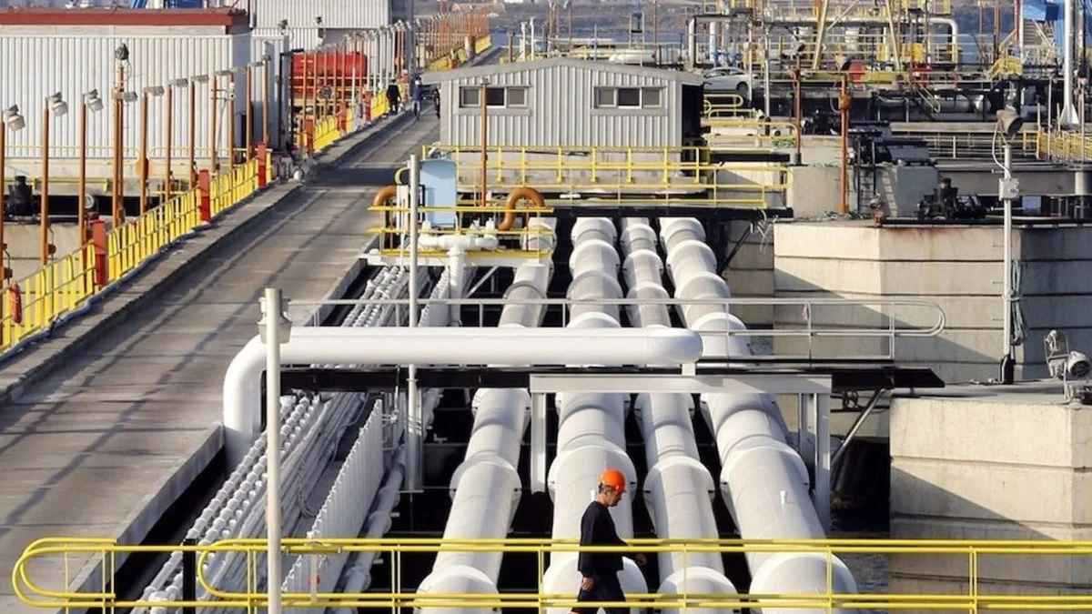 العراق يستأنف تصدير نفط كردستان عبر ميناء جيهان التركي