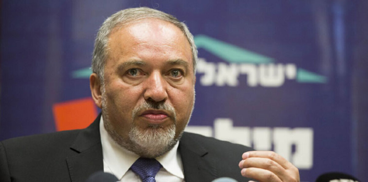 “القدس” تثير غضب واستنكار الفلسطينيين بحوار مع ليبرمان